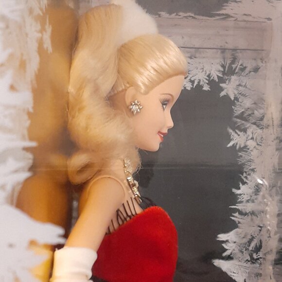 HOLIDAY BARBIE 2007 NEVER REMOVED FROM BOX, SANTA BABY DRESS. GORGEOUS - Picture 9 of 12